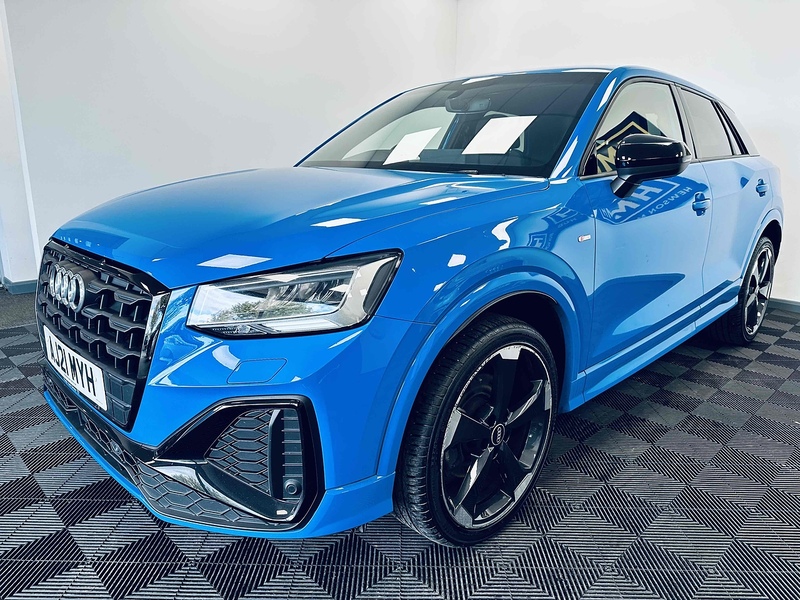 Audi Q2 TFSI CoD Black Edition - U2045