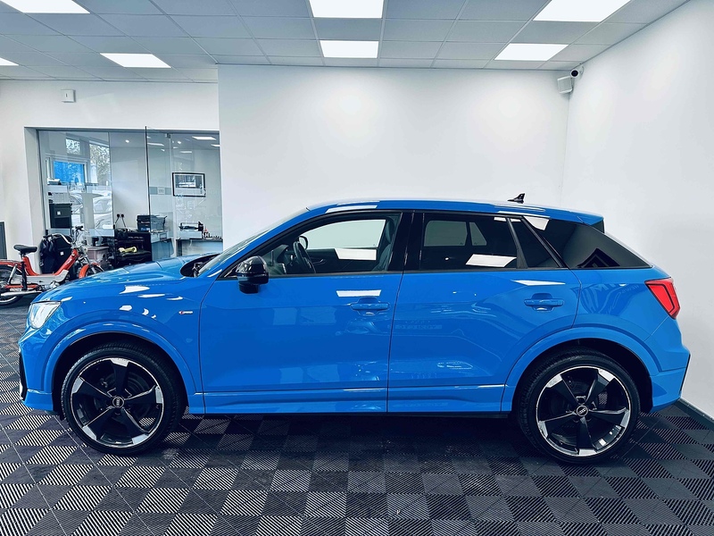 Audi Q2 TFSI CoD Black Edition - U2045