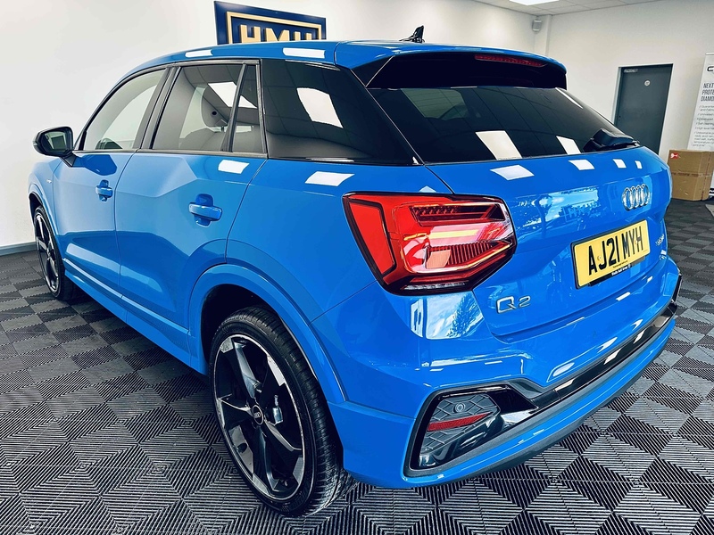 Audi Q2 TFSI CoD Black Edition - U2045
