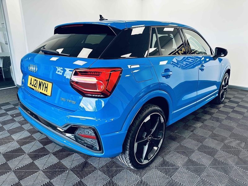 Audi Q2 TFSI CoD Black Edition - U2045