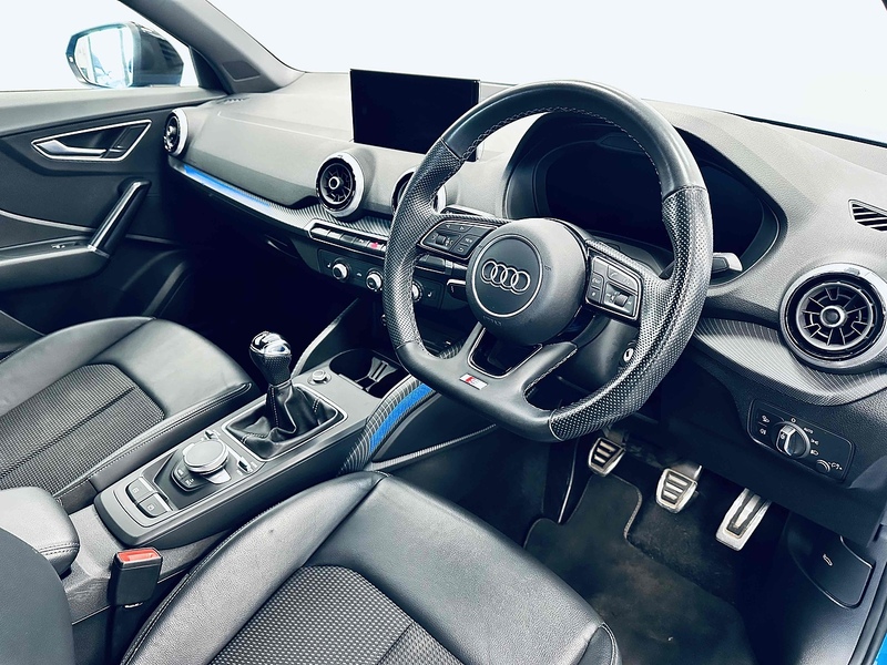 Audi Q2 TFSI CoD Black Edition - U2045