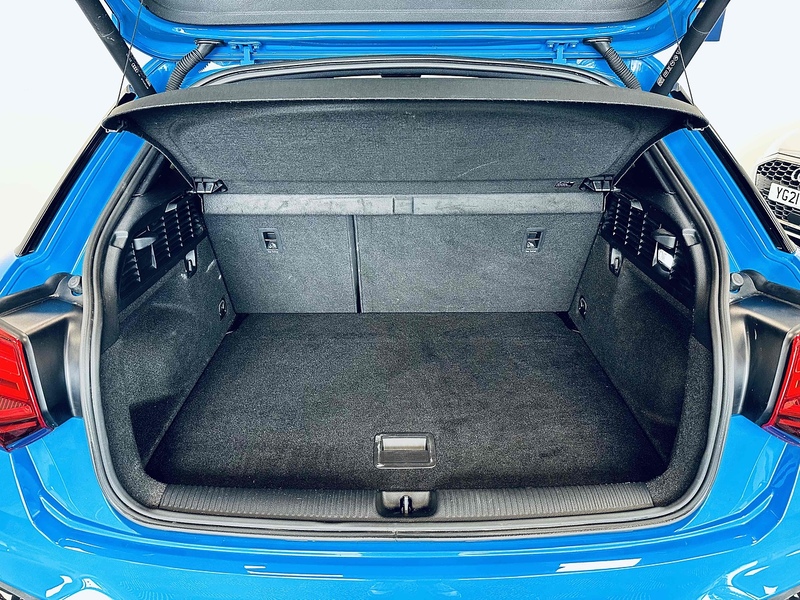 Audi Q2 TFSI CoD Black Edition - U2045