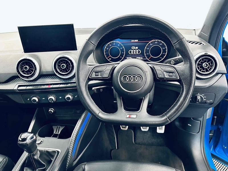 Audi Q2 TFSI CoD Black Edition - U2045