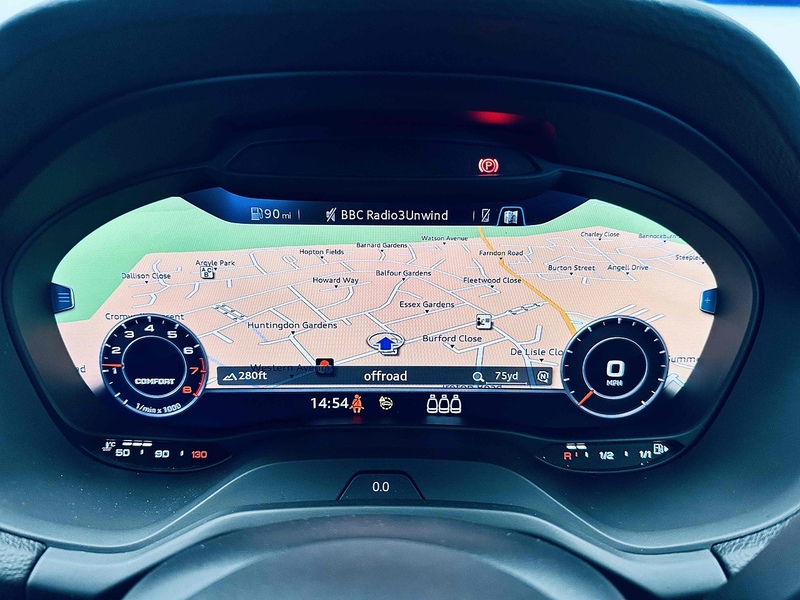 Audi Q2 TFSI CoD Black Edition - U2045