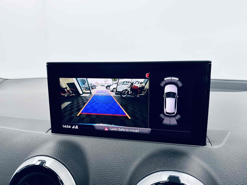 Audi Q2 TFSI CoD Black Edition - U2045