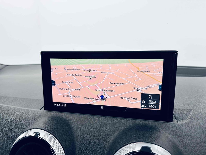 Audi Q2 TFSI CoD Black Edition - U2045