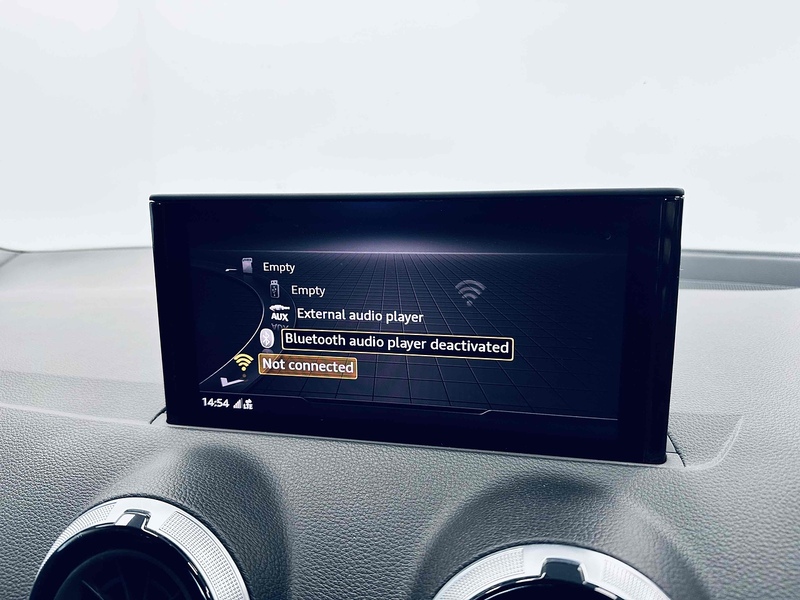 Audi Q2 TFSI CoD Black Edition - U2045