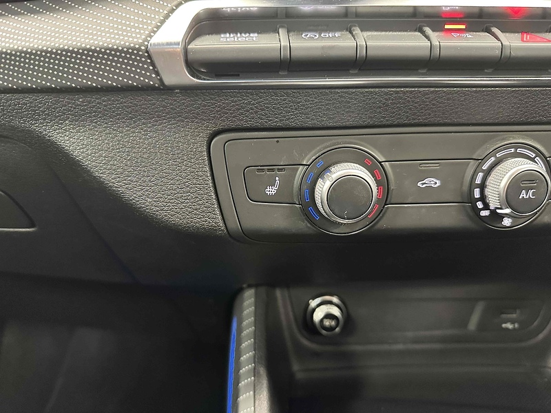 Audi Q2 TFSI CoD Black Edition - U2045