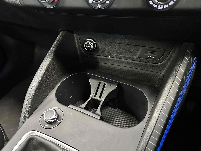 Audi Q2 TFSI CoD Black Edition - U2045