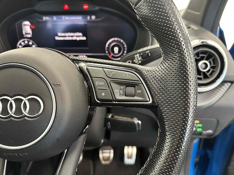 Audi Q2 TFSI CoD Black Edition - U2045