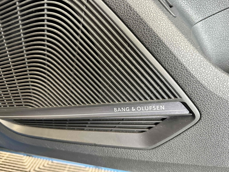 Audi Q2 TFSI CoD Black Edition - U2045