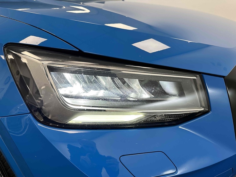 Audi Q2 TFSI CoD Black Edition - U2045