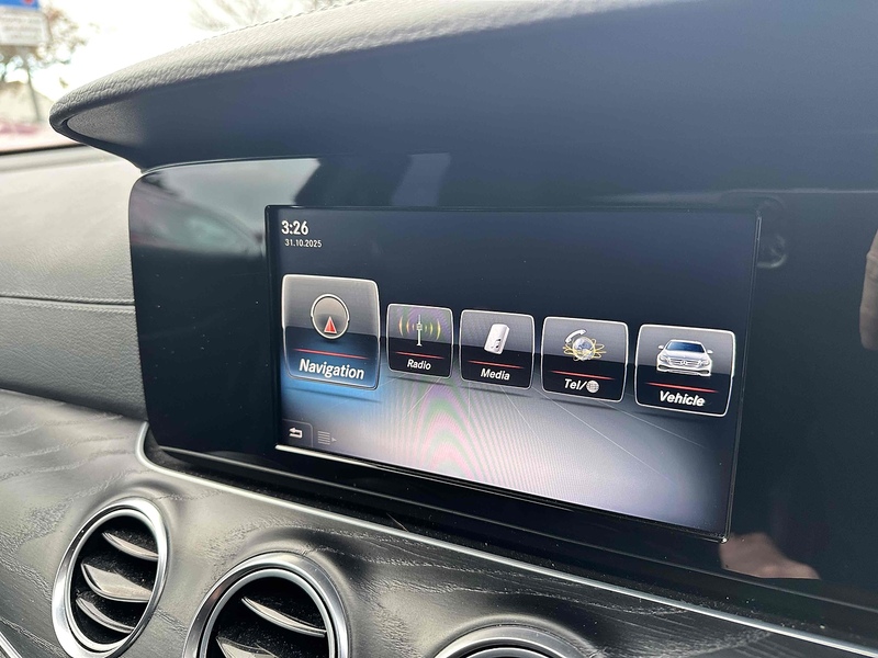 Mercedes-Benz E Class E220d AMG Line - U2058