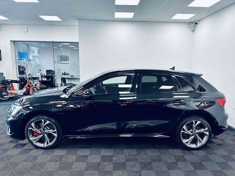 Audi A3 TFSIe S line Competition - U2065