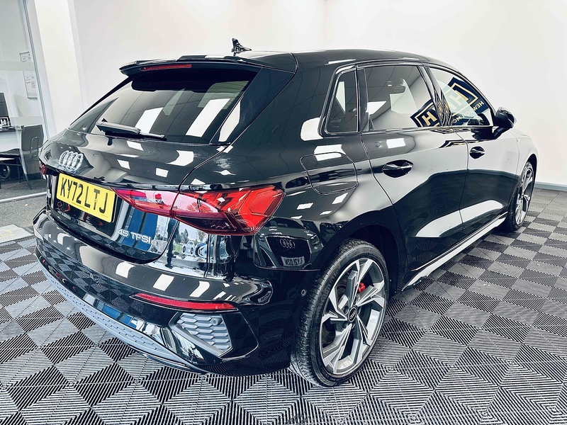 Audi A3 TFSIe S line Competition - U2065