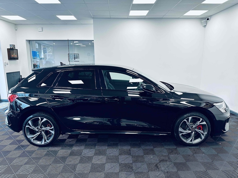 Audi A3 TFSIe S line Competition - U2065