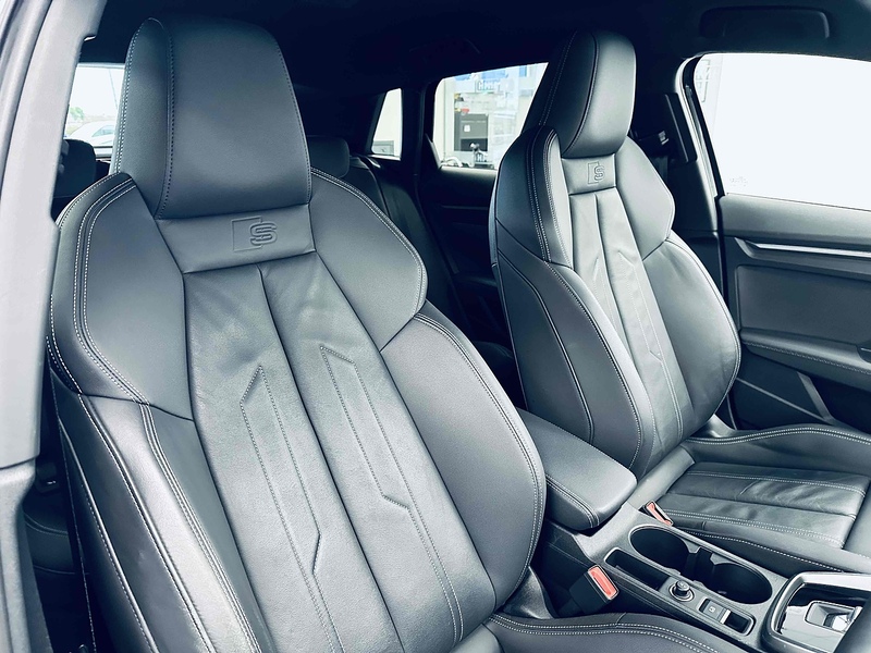 Audi A3 TFSIe S line Competition - U2065