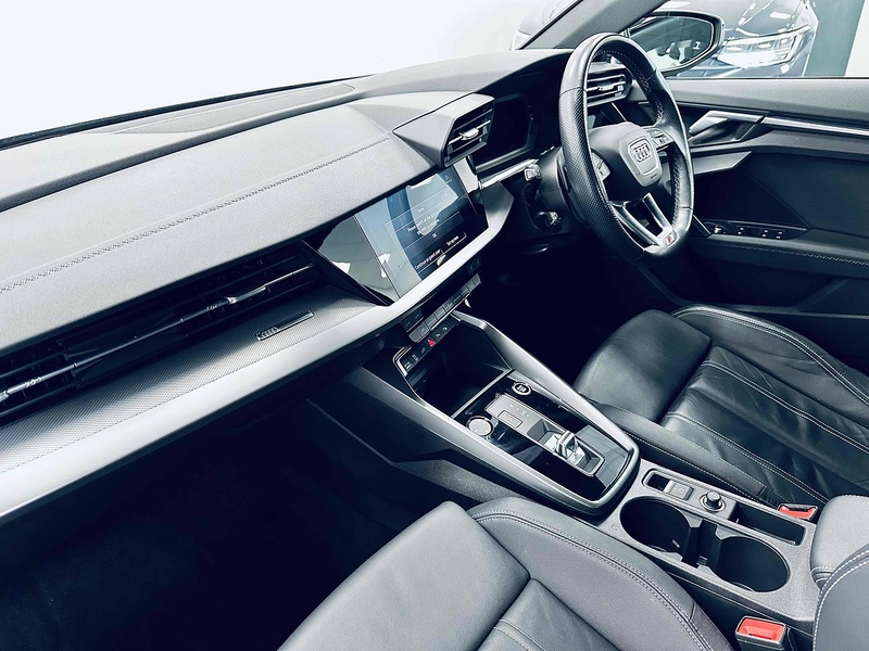 Audi A3 TFSIe S line Competition - U2065