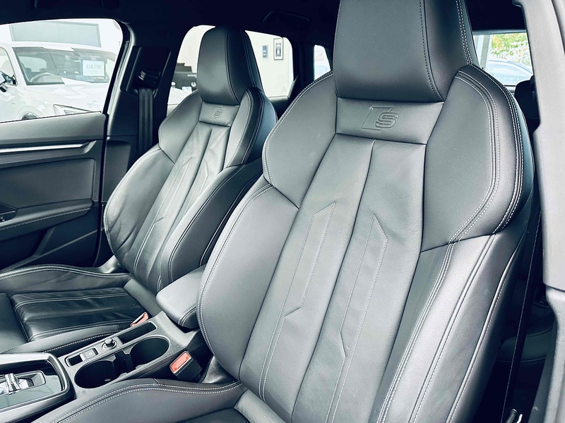 Audi A3 TFSIe S line Competition - U2065