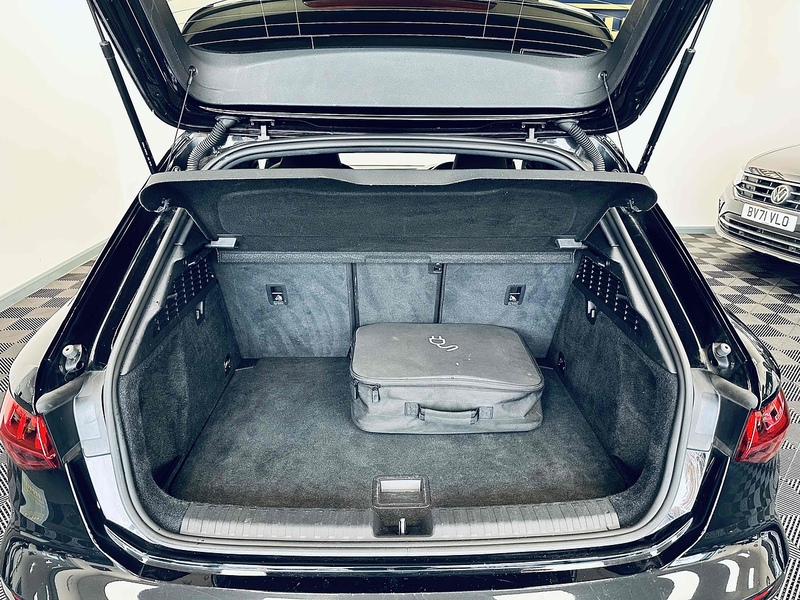 Audi A3 TFSIe S line Competition - U2065