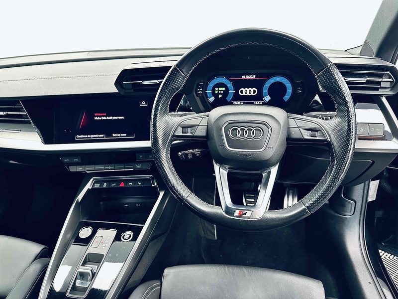 Audi A3 TFSIe S line Competition - U2065