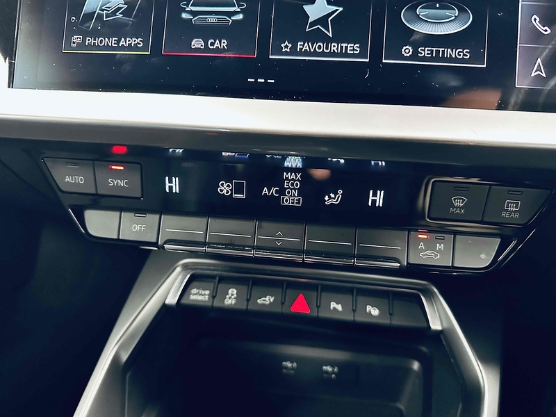 Audi A3 TFSIe S line Competition - U2065