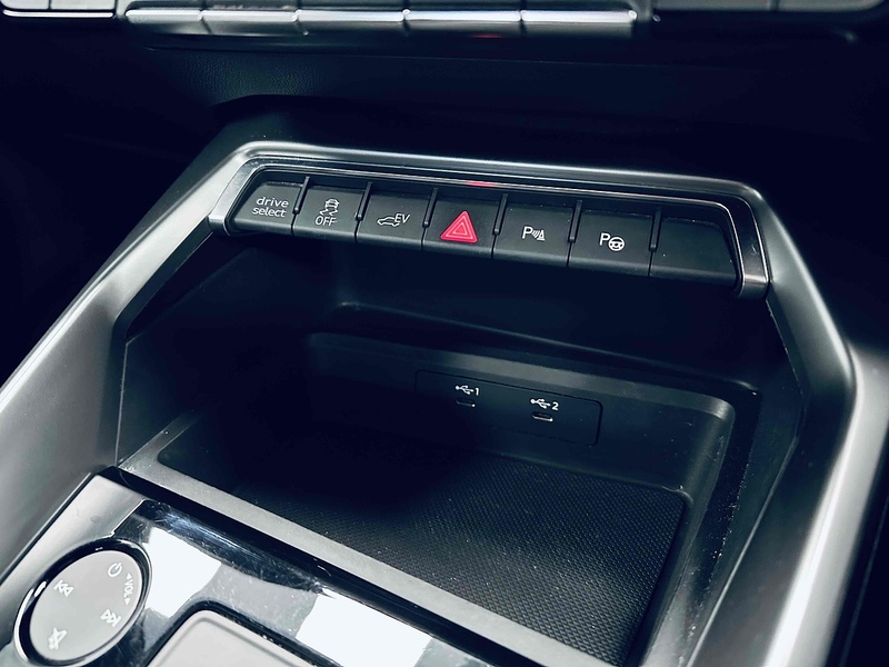 Audi A3 TFSIe S line Competition - U2065