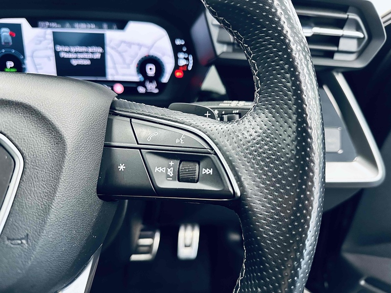 Audi A3 TFSIe S line Competition - U2065