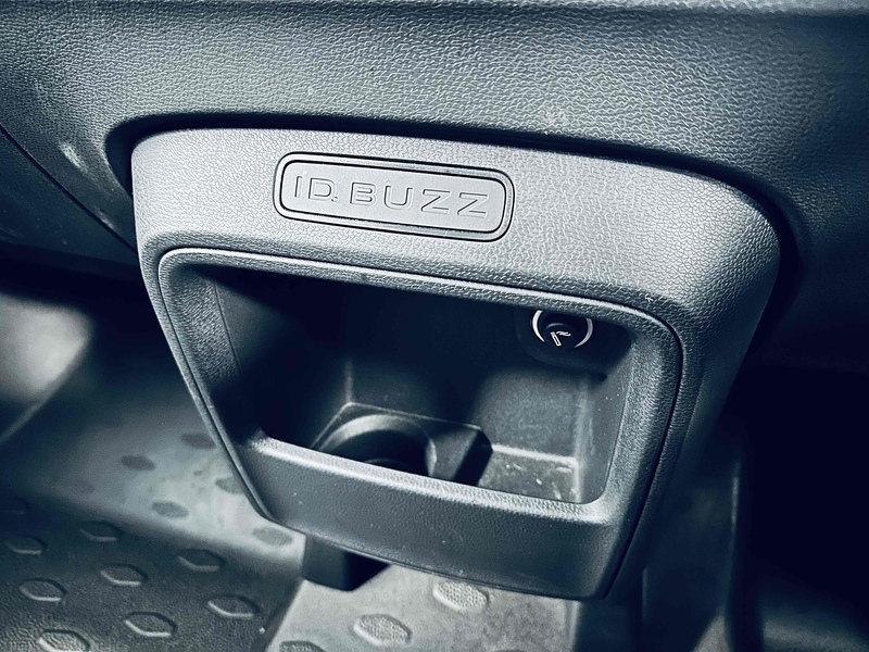 Volkswagen ID. Buzz Cargo Pro Commerce - U2073