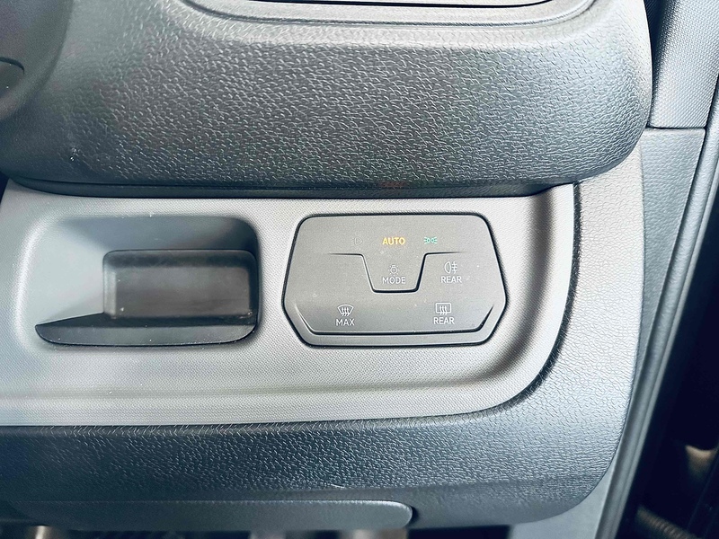 Volkswagen ID. Buzz Cargo Pro Commerce - U2073