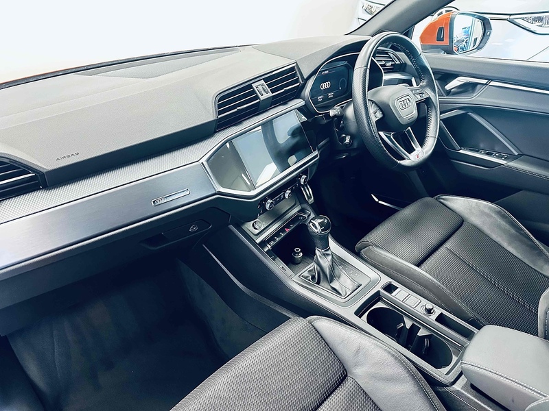 Audi Q3 TFSI CoD S line - U2083