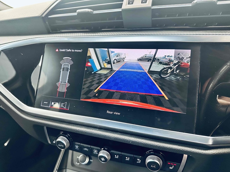 Audi Q3 TFSI CoD S line - U2083