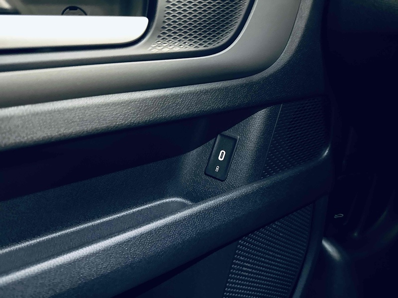 Volkswagen ID. Buzz Cargo Pro Commerce - U2086