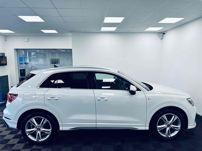 Audi Q3 TFSI CoD S line - U2105