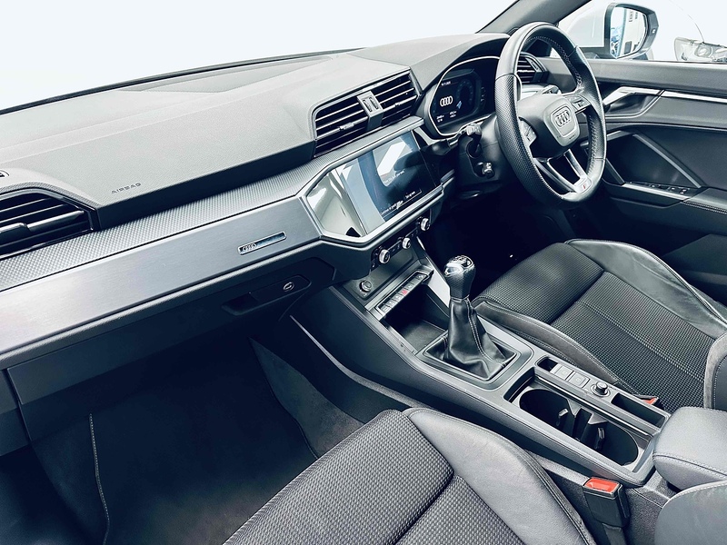 Audi Q3 TFSI CoD S line - U2105