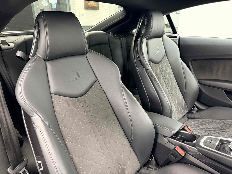 Audi TT TFSI Black Edition - U2124