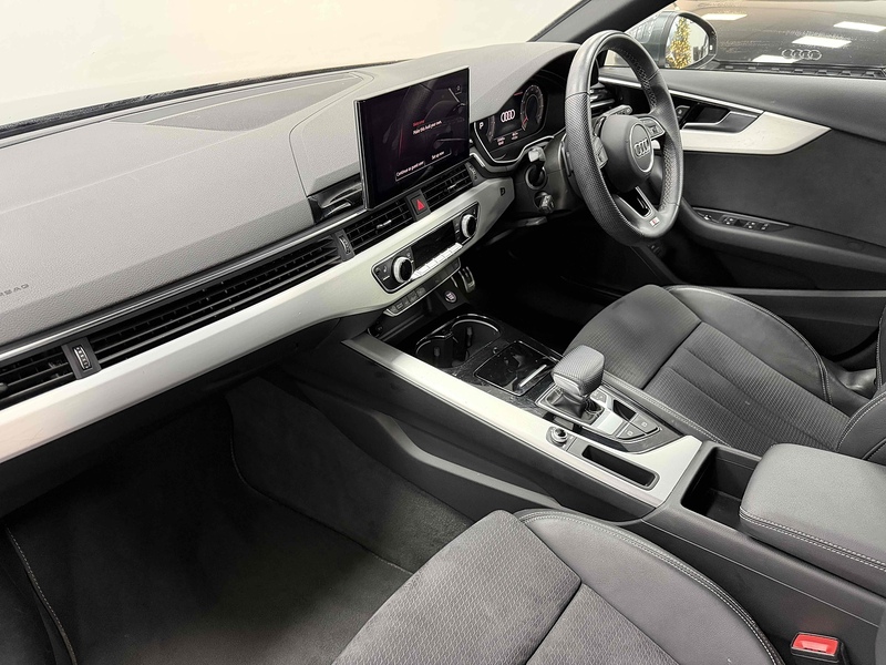 Audi A4 Avant TFSI S line - U2125