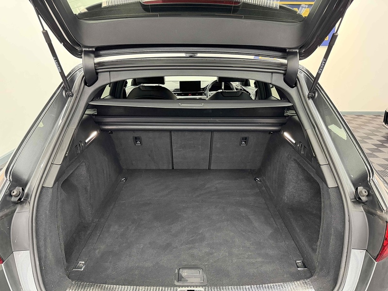 Audi A4 Avant TFSI S line - U2125