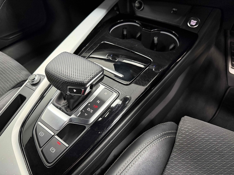 Audi A4 Avant TFSI S line - U2125