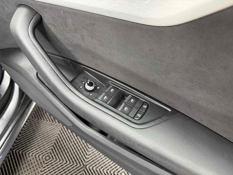 Audi A4 Avant TFSI S line - U2125