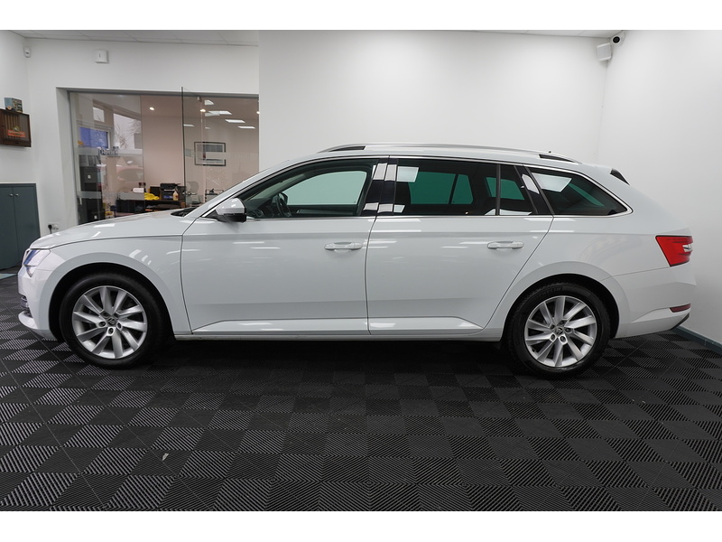 Skoda Superb TDI SE Technology - U2132
