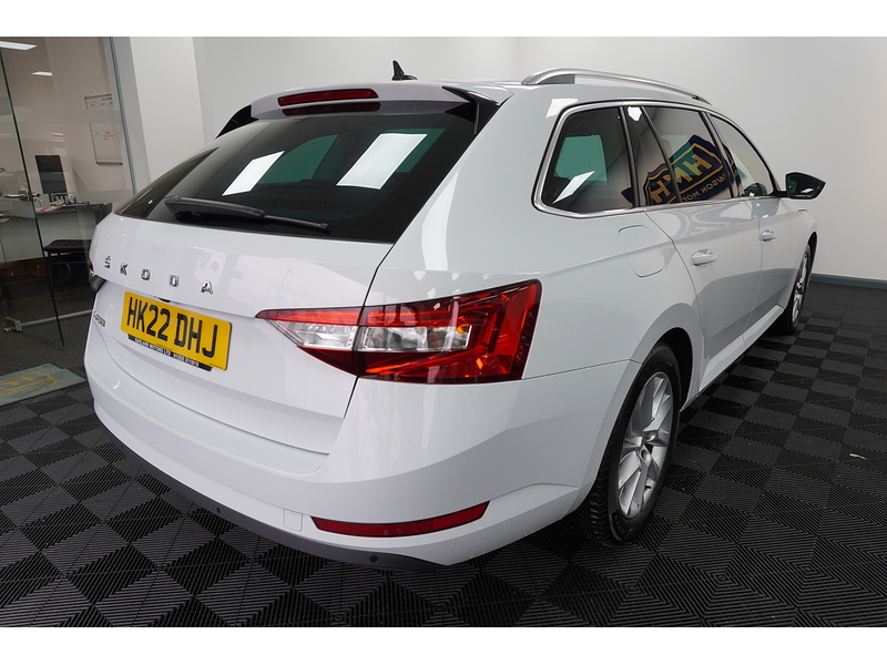 Skoda Superb TDI SE Technology - U2132