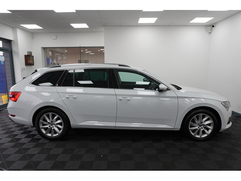 Skoda Superb TDI SE Technology - U2132