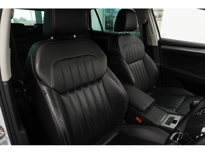 Skoda Superb TDI SE Technology - U2132