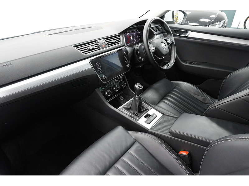 Skoda Superb TDI SE Technology - U2132