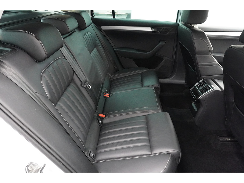 Skoda Superb TDI SE Technology - U2132