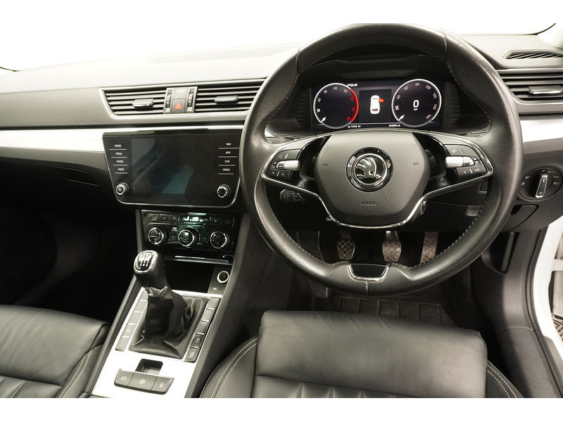 Skoda Superb TDI SE Technology - U2132