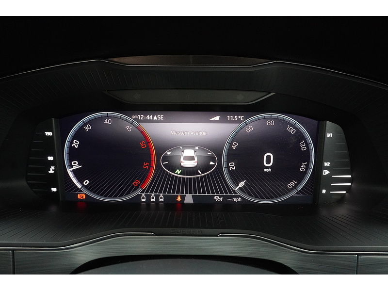 Skoda Superb TDI SE Technology - U2132