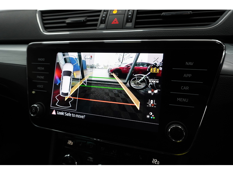 Skoda Superb TDI SE Technology - U2132