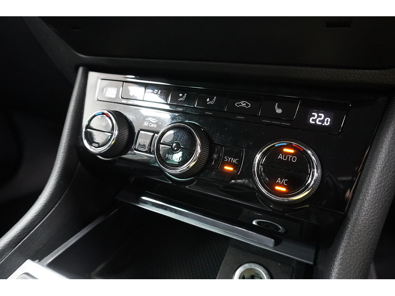 Skoda Superb TDI SE Technology - U2132